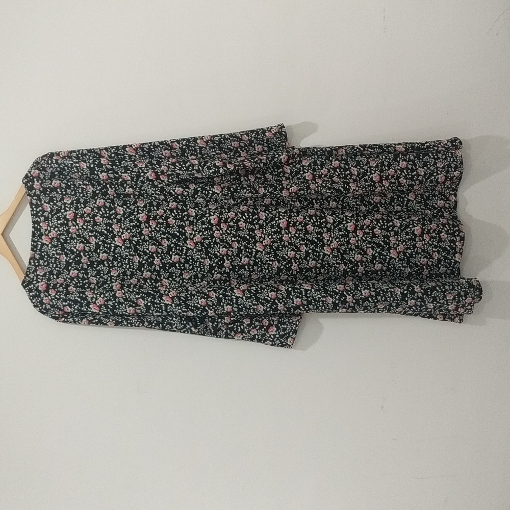 PrettyLittleThing Plus Black Floral Print Cupped Split Detail Midi Dress - Picture 14 of 14